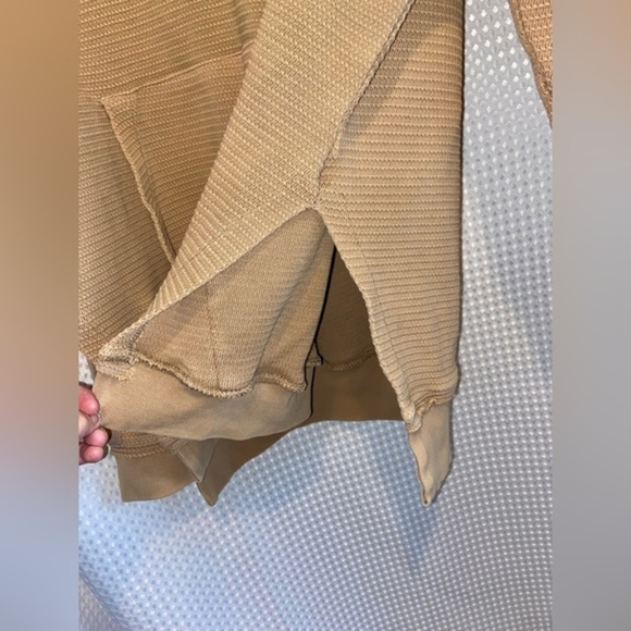 Women’s Reebok long sleeves 100% cotton oversized tan crewneck sweater Sz small - Picture 5 of 13